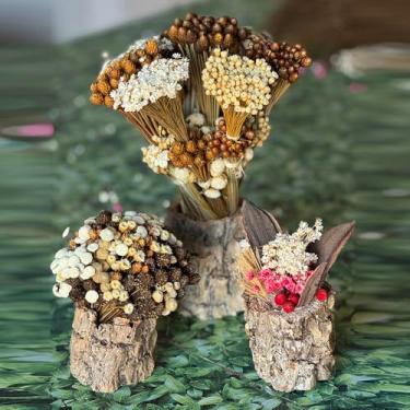 Imagem de Tronco Decorativo Rústico com Flores Sempre Vivas, 25 cm, Casca Natural, Arranjo Artesanal para Decoração (TRONCO-20)