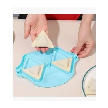Imagem de Forma Molde para Pastel Triangular, Plástico PP Azul, 22,5x18cm, Cortador e Selador de Massas para Salgados e Risoles