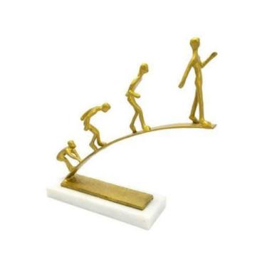 Imagem de Escultura Decorativa Homens Trampolim Dourado Luxo - LUXdécor