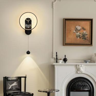 Imagem de Arandela de parede LED com relógio criativo e 3 cores de iluminação. Design moderno e elegante, ideal para sala de estar, sala de jantar e escritório.