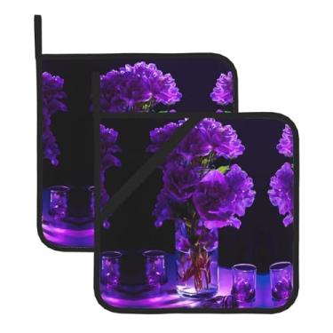 Imagem de Conjunto de tapetes quadrados resistentes ao calor com estampa de flores roxas, 2 peças antiderrapantes com alças para pendurar, para proteção de balcão de cozinha e mesa de jantar.