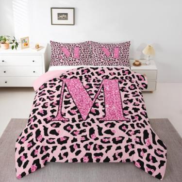 Imagem de jejeloiu Conjunto de edredom solteiro com estampa de leopardo, alfabeto personalizado, para crianças, meninos, meninas, safári, guepardo, estampa de pele de animal, rosa, letra M, 2 peças com 1 fronha