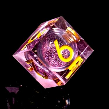Imagem de YEMEKO Handmade Liquid DND Dice Set, Liquid Core DND Dice Quicksand Ball, 7 Accessories Dice for Dungeons and Dragons, Resin Sharp Edge Dice Roleplaying （Liquid Pink）