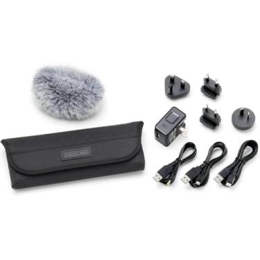 Imagem de Tascam Kit de acessórios de campo AK-DR11GMKIII para gravadores portáteis da série DR com capa macia e um adaptador de fonte de alimentação certificado para vários países