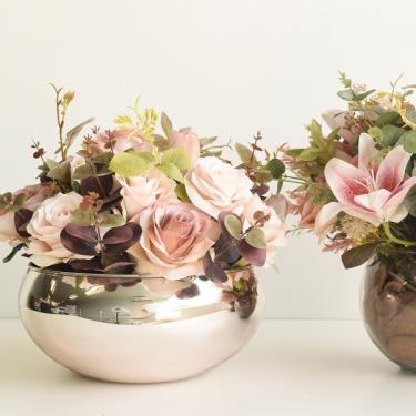 Imagem de Arranjo De Flores Rosas Artificiais No Vaso Rose Gold Lagoon