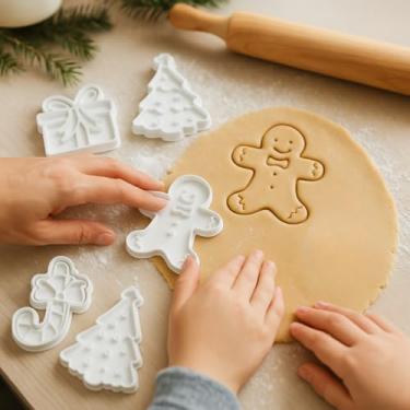 Imagem de Kit 5 Cortadores de Biscoito Natalinos – Moldes Árvore, Papai Noel, Boneco de Neve, Presente e Pirulito para Bolacha, Massinha e Pasta Americana