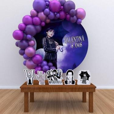 Imagem de Kit Festa Painel Redondo PERSONALIZADO Wandinha 02 - IMPAKTO VISUAL