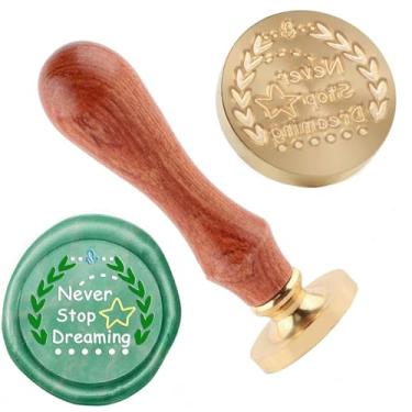 Imagem de Carimbo de lacre de cera Word Never Stop Dreaming Brass Heads e um cabo de madeira para decorar convites de festa de Natal de Halloween, embalagem de vinho, cartões comemorativos, presentes, faça você