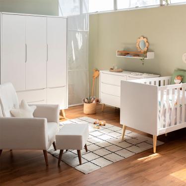 Imagem de Kit Quarto Theo com Pés Retrô Natural - Berço + Cômoda 3 Gavetas e 1 Porta + Guarda-Roupa 3 Portas + Poltrona de Amamentação Lola com Puff - Branco