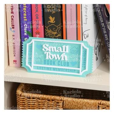Imagem de KACIOLA STUDIO Placa de biblioteca, decoração de livros 3D para recanto de livros, presentes para amantes de livros/leitores/mulheres, decoração de livraria, presente romântico (cidade pequena)