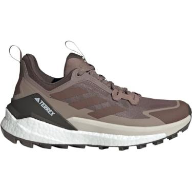 Imagem de adidas Tênis feminino Terrex Free Hiker 2.0 cano baixo para caminhada, Trace Brown/Earth Strata/Chalky Brown, 39