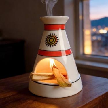 Imagem de MOUGIGI Totem solar feito à mão com suporte de palo santo, minichaminé em forma de barraca para sálvia, cones de incenso e rituais de borrões – Presentes atenciosos para ioga, meditação, cinza, zen