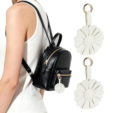 Imagem de URIZZD Chaveiro Air Tag para Apple Airtags, 2 pacotes de capas com etiqueta de ar de flor, capa de couro para AirTags para bolsa/carteira/animais de estimação/crianças/viagem (bege)