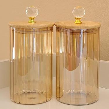 Imagem de Conjunto de 2 Potes de Vidro Canelado Âmbar Cristal com Tampa de Bambu Hermético 750ml porta alimentos e mantimentos