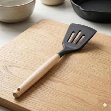 Imagem de Utensílio de Silicone e Bambu - Espátula Vazada Preta - Ingá, Preta