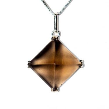 Imagem de Colar Pirâmide Pedra Quartzo Fumê Natural Garra Prata 950 - Cristaisde