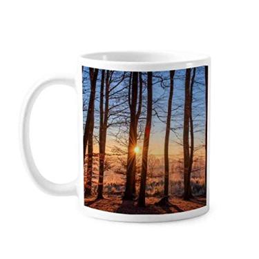 Imagem de Caneca de cerâmica para café e porcelana de cerâmica com cenário de natureza da floresta escura