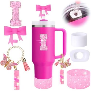 Imagem de MOTEERLLU Conjunto de acessórios de copo Stanley rosa 6 peças, decorações de iniciais para copo Stanley 850 g 1,134 g, inclui topo de canudo de laço, pingente de alça, adesivo de letra, bota de