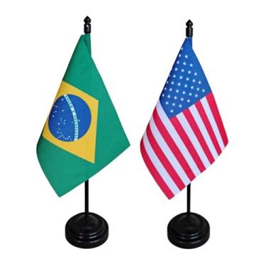 Imagem de Kit Bandeira de Mesa Brasil e Estados Unidos, 26cm Altura, 18x11cm, Tecido Oxford, Base Plástica, Decoração para Escritório, Eventos