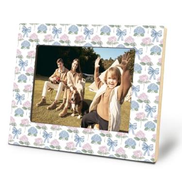 Imagem de Yomisex Porta-retrato bonito de hortênsia com laço, 10 x 15 cm, moldura floral chinoiserie azul e rosa, porta-retratos botânicos rústicos de flores de casa de campo para decoração de mesa e parede