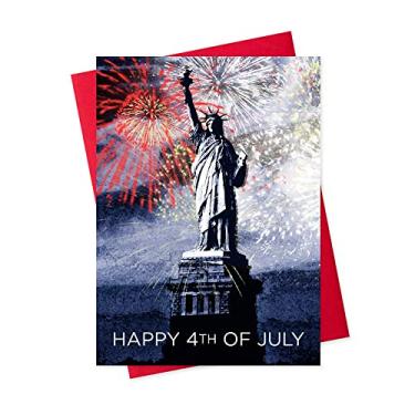 Imagem de Cartões comemorativos de 4 de julho - JF1502. Cartões comemorativos com uma imagem da Estátua da Liberdade. O conjunto de caixa tem 25 cartões comemorativos e 26 envelopes vermelhos coloridos.
