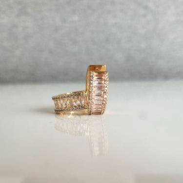 Imagem de Brinco Argola Trabalhado com Zircônias
