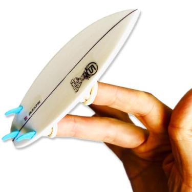 Imagem de Sliders de dedo: Mini prancha de surf Premier para surfistas - Prancha curta branca com três quilhas para prancha de dedo, arte de surfe, decoração de praia, acessório de surfe, Nug Thug (quadro