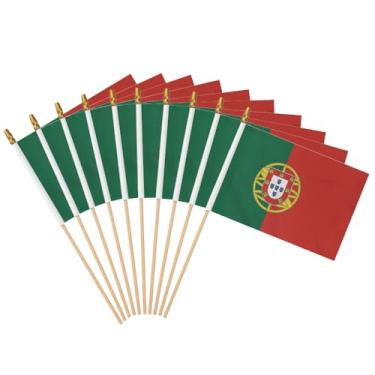 Imagem de Pacote com 12 bandeiras de Portugal com bastão de madeira 12 x 20 cm em bastão de madeira, pequenas bandeiras portáteis nacionais portuguesas, decoração de festa, desfiles, festivais, celebrações.