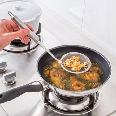 Imagem de Coador de malha fina de aço inoxidável, colher de escumadeira de cabo longo durável, filtro de óleo, coador de alimentos para cozinhar na cozinha, preparação de alimentos, limpeza de fritadeira