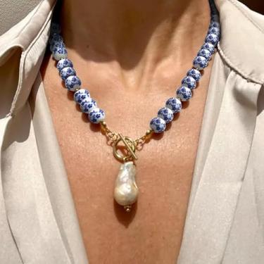 Imagem de 1 corrente de pingente de liga colorida, estilo vintage, com fecho de porcelana sintética azul e branca e design barroco, perfeita para uso diário feminino, festas, danças, celebrações, presentes e