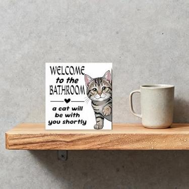 Imagem de Placa de decoração de banheiro de gato preto espirituoso - "Welcome To The Bathroom A Cat Will Be with You Shortly" Sinais e placas decorativas de PVC, presente ideal para proprietários de gatos