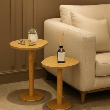 Imagem de Mesa de Canto Orgânica com Pés Palito – MDF com Acabamento Fosco, Estilo Retrô e Moderno (JOGO FREIJÓ)