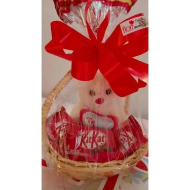 Imagem de Cesta romântica com urso em pelúcia  e barras em chocolate kitkat - Fl
