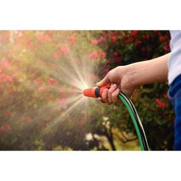 Imagem de Mangueira Flex Para Jardim Verde Com Faixa Preta Em Pvc 4 Camadas 20 M Com Engate Rosquea