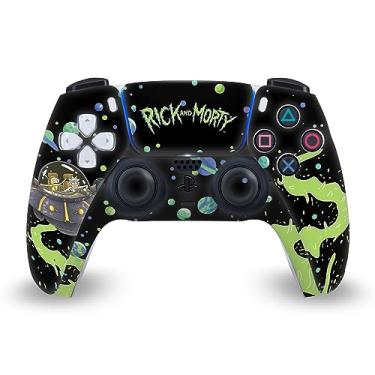 Imagem de Head Case Designs Adesivo de vinil oficialmente licenciado Rick and Morty The Space Cruiser Graphics Capa de decalque para jogos compatível com controle Sony Playstation 5 PS5 DualSense