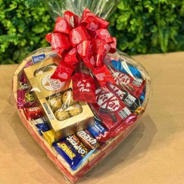 Imagem de Cesta De Chocolate Em Formato De Coração Com Lindo Laço - THE DRINK PR