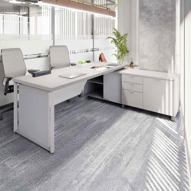 Imagem de Mesa de Escritório Diretor em L 180cm com Armário Lateral e Caixa de Tomadas Corporate Cinza