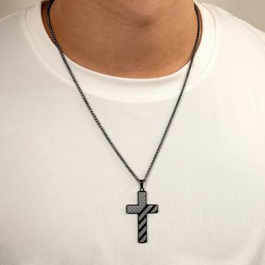 Imagem de Colar com pingente preto para homens – Pingente de cruz moderno de fibra de carbono, cordão preto forte, presentes personalizados baseados na fé para homens, 23.62", Aço inoxidável, Sem Pedra Preciosa