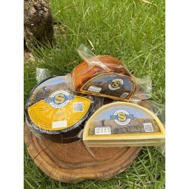 Imagem de Kit Queijos Alagoa – Capa Preta 1kg, Defumado 500g e Tradicional 500g – Autêntico Sabor Mineiro para Degustação e Harmonização