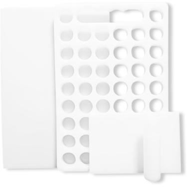 Imagem de Placa Porcionadora de Doces 50 Furos – Molde para Docinhos de 13g, 28x19cm, Ideal para Brigadeiro, Beijinho e Modelagem – Cor Branca