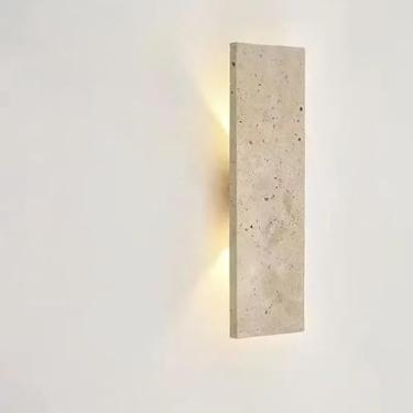 Imagem de Luminária de parede externa à prova d'água com efeito pedra natural, 18W LED, para quarto ou área externa.