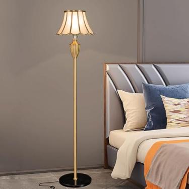 Imagem de Luminária de chão H65 em latão polido, com cúpula de vidro, estilo vertical, luxuosa e decorativa, ideal para sala de estar e quarto, com interruptor de pé e base de mármore.