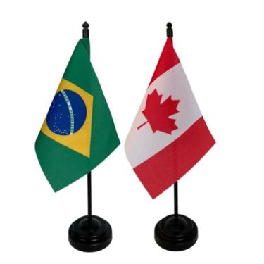 Imagem de Kit Bandeiras de Mesa Brasil e Canadá, 26cm Altura, 18x11cm, Tecido Oxford, Base Plástica, Decoração para Escritório e Eventos