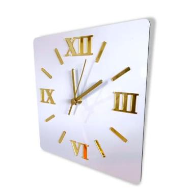 Imagem de Relógio de Parede quadrado, em ACM cor branca, algarismos romanos dour