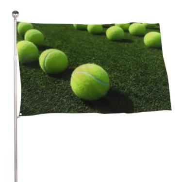 Imagem de Bolas de tênis na quadra de grama de tênis bandeira de jardim impermeável bandeira de quintal cores vivas bandeiras de casa 61 x 89 cm bandeira de primavera decoração externa