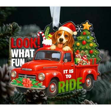 Imagem de ABNSDesigns Enfeite de Natal para cães Beagle em acrílico - Look What Fun It is to Ride - Decoração de árvore de Natal de caminhão vermelho - Lembrança festiva para pendurar