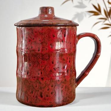 Imagem de XUANTGY Caneca de café grande de cerâmica de 737 g, xícara de chá extra grande com alça e tampa, caneca de água de escritório grande de bambu, canecas de café de esmalte jumbo, vermelha