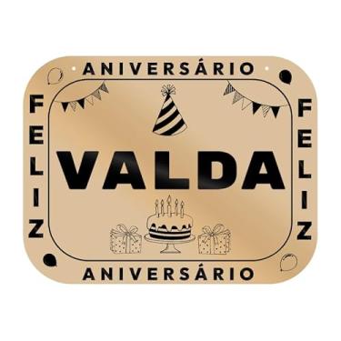 Imagem de Placa Feliz Aniversário Valda em MDF, 19x14 cm, com 2 Furos para Pendurar