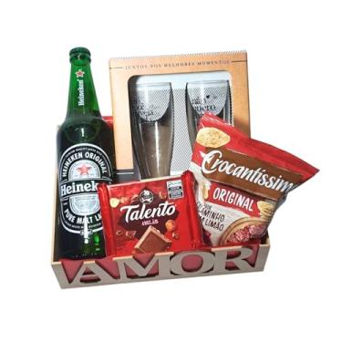 Imagem de Cesta Presente Namorados Amor Com Kit Copos, Cerveja e Snacks