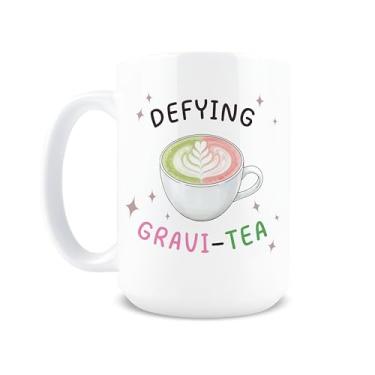 Imagem de Hogg Caneca de café Wicked - Defying Gravi-Tea, xícara de café de cerâmica de 425 g, Wicked For Good, For Good Merchandise for Women, Presentes Wizard of Oz para amantes musicais